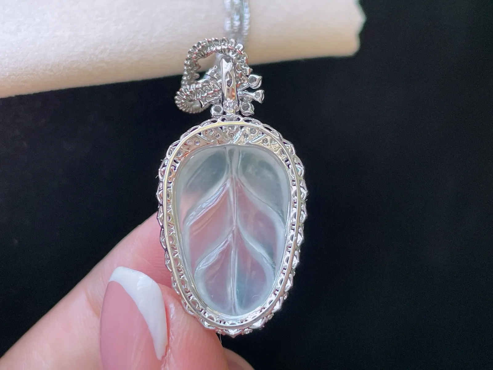 18K 冰种·叶子

整32.3-17.4-8.1
裸20-13.4-3