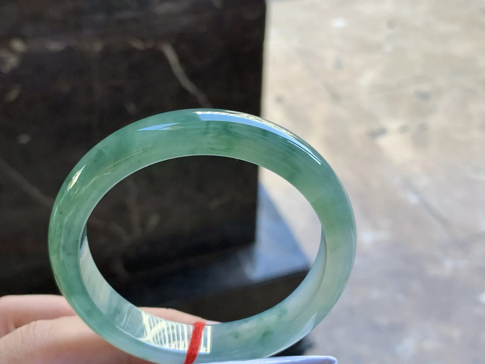 55-12-7.8

油青飘花手镯^_^冰透起光