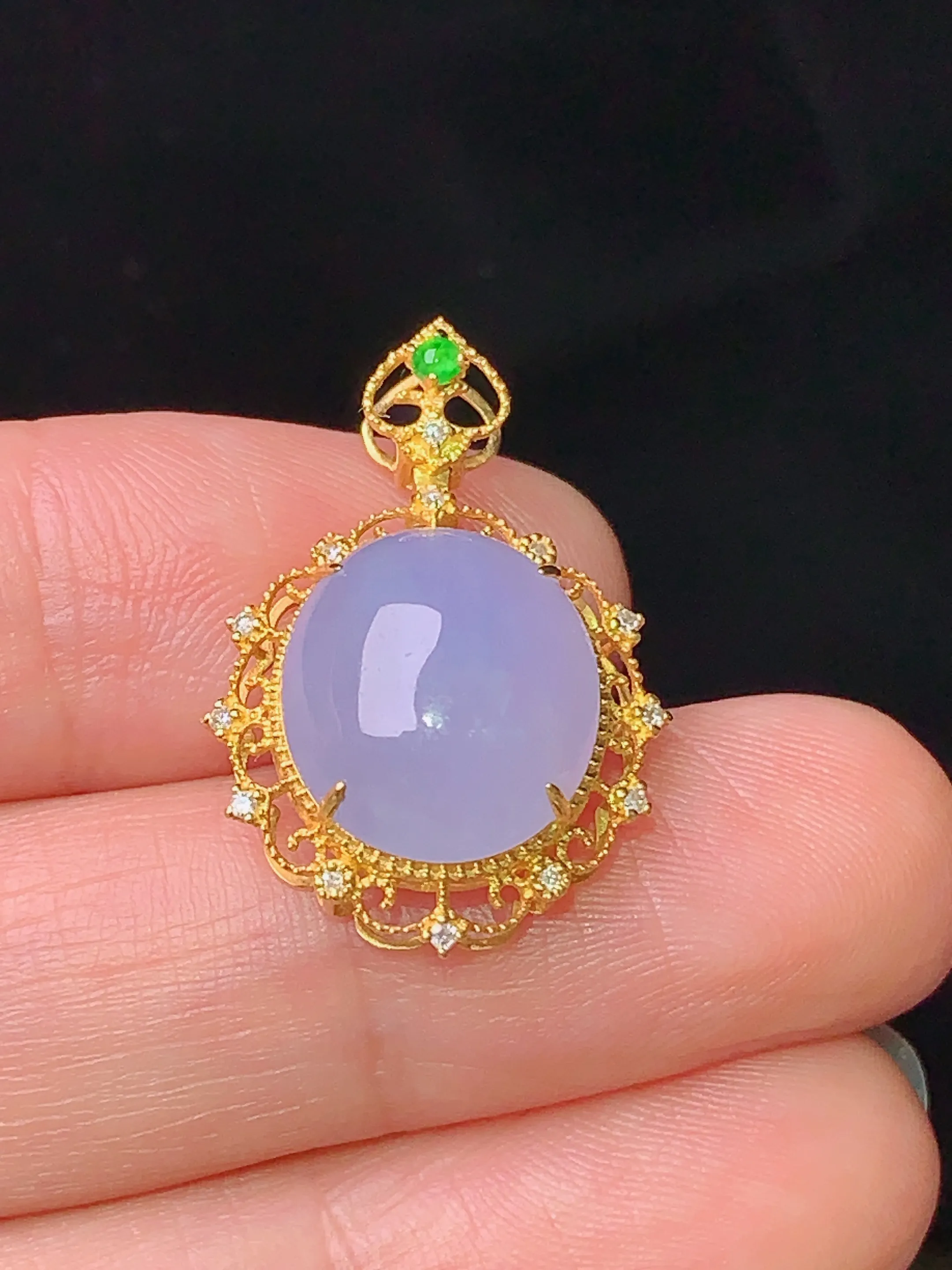 18k金钻镶嵌紫罗兰蛋面吊坠 玉质细腻 水润亮眼 色泽艳丽 整体尺寸24.3*16.8*7.8