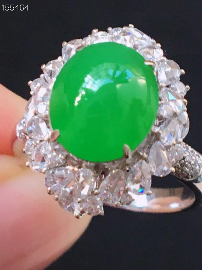 冰种阳绿蛋面戒指、真金真钻镶嵌，种水好，玉质细腻 .裸石尺寸 10.6*8.9