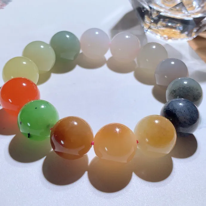 新疆和田玉多宝圆珠手串 。单颗尺寸16重88.5克 玉质细腻油润  冰透水润  脂粉好，品质好。lt251025有一颗南红