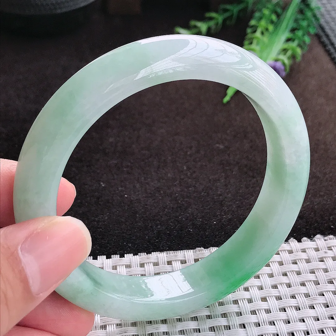 自然光59/12.9/9老坑精美冰润飘阳绿手镯宽边翡翠玉镯手环