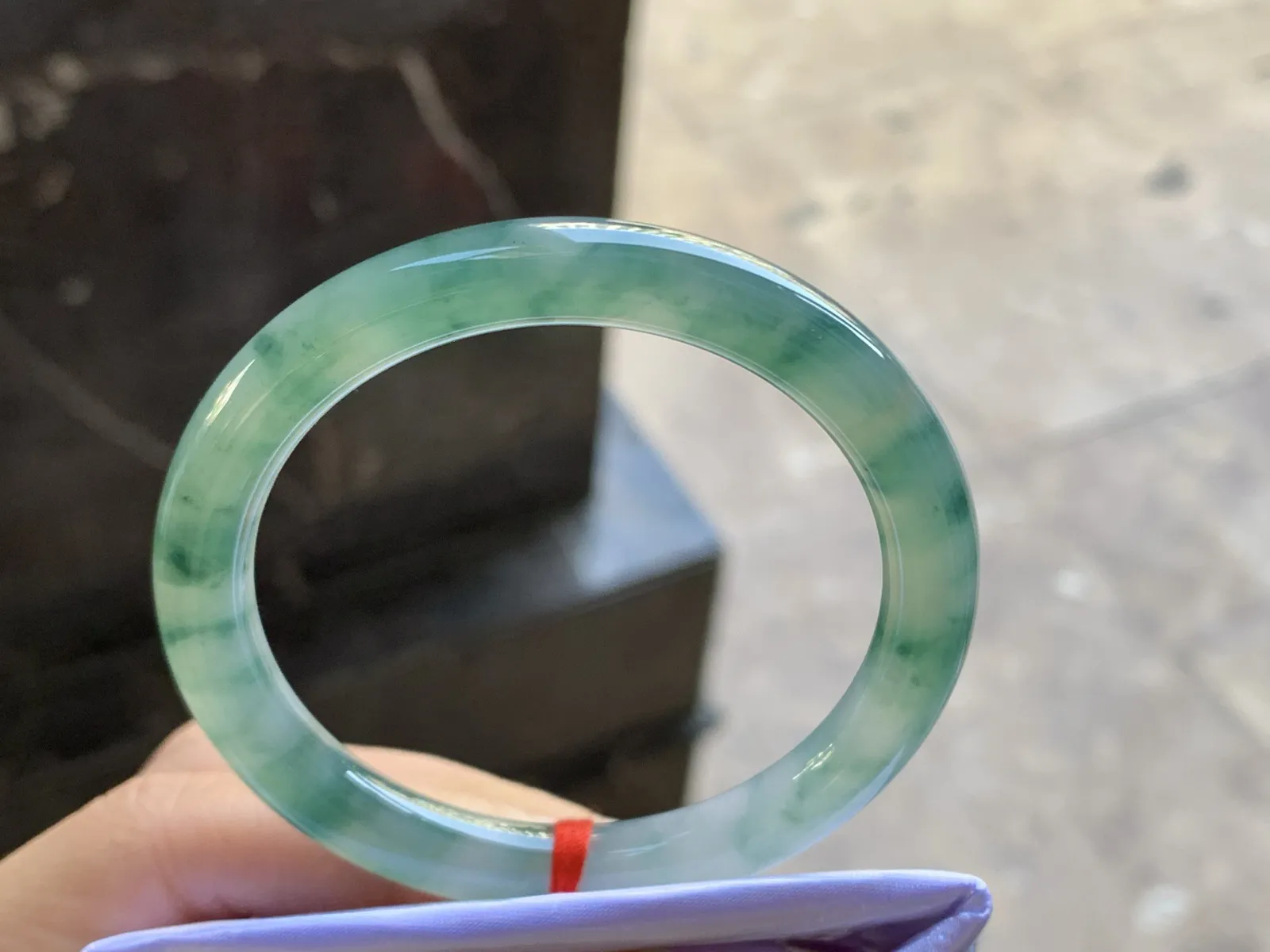 51.5-8

冰蓝花圆条手镯^_^飘花浓郁