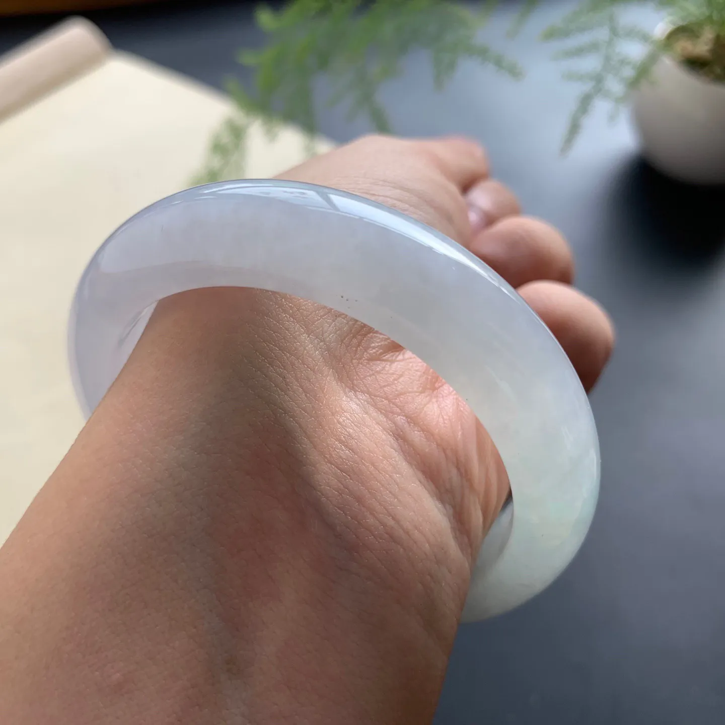 52.5圈口冰种正圈手镯 尺寸：52.5-12.8-8.5，无纹裂，白净光滑，水润起胶