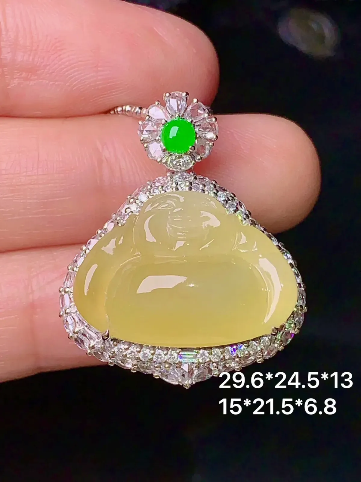 18k金钻镶嵌黄翡佛公吊坠 玉质细腻 色泽艳丽 整体尺寸29.6*24.5*13