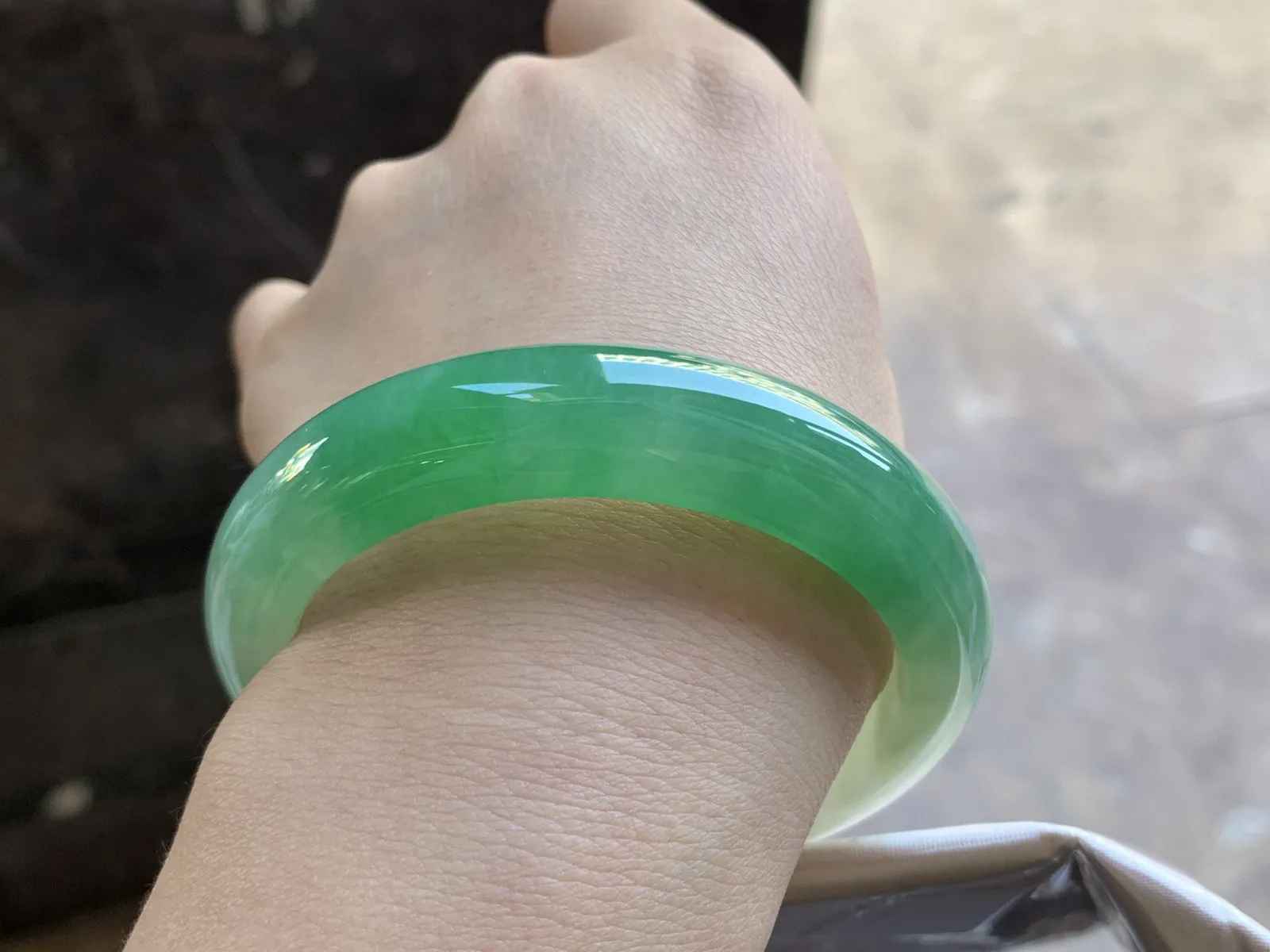 55-12.8-8.9

阳绿色手镯^_^颜色鲜艳 种水足