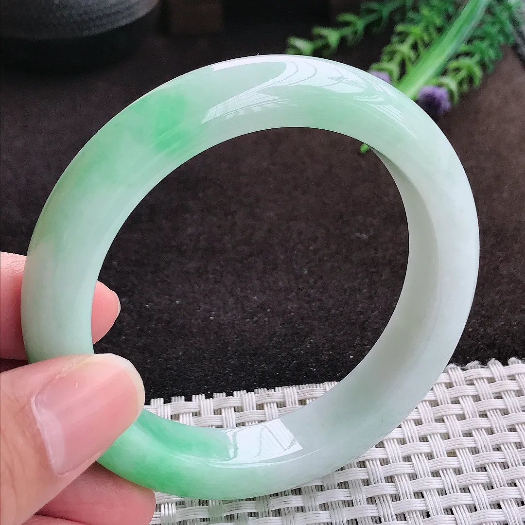 自然光57.8/12.6/9.5老坑精美冰润飘阳绿手镯宽边翡翠玉镯手环