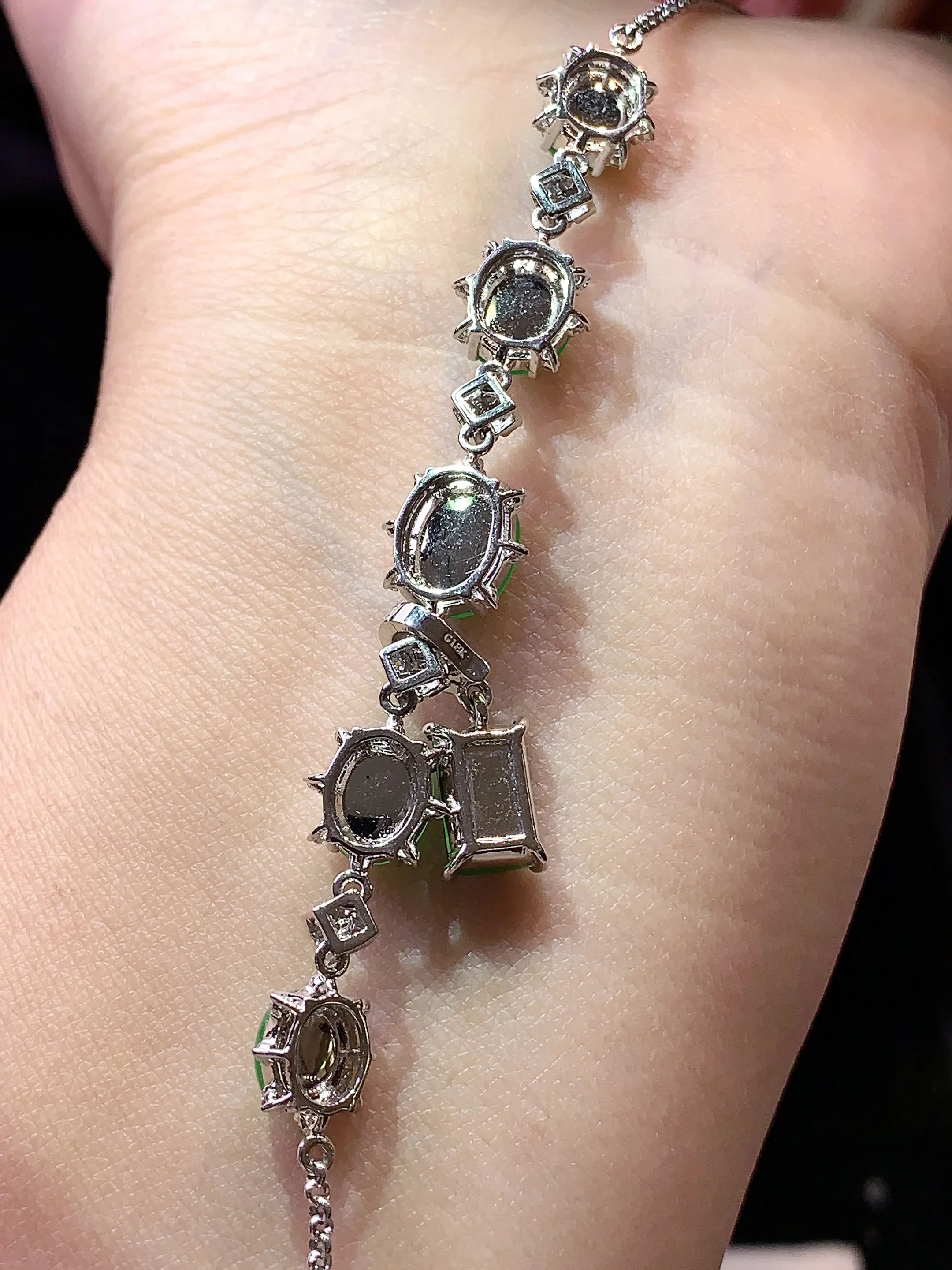 18k金钻镶嵌满绿蛋面吊坠两用款 玉质细腻 水润亮眼 色泽艳丽 整体尺寸66.8*8.5*5.7