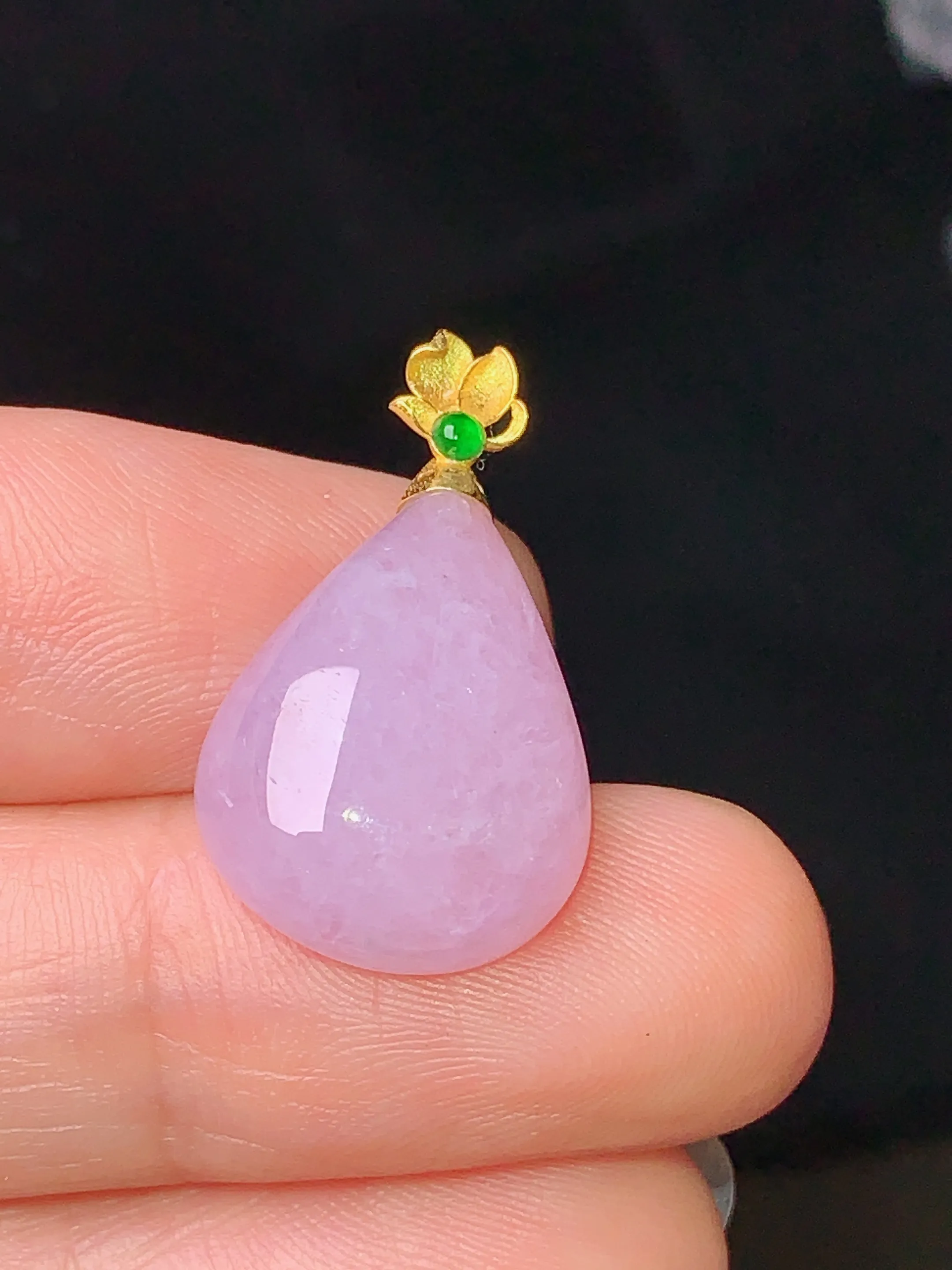 18k金钻镶嵌紫罗兰水滴吊坠 玉质细腻 水润亮眼 色泽艳丽 整体尺寸23.8*13.6*6
