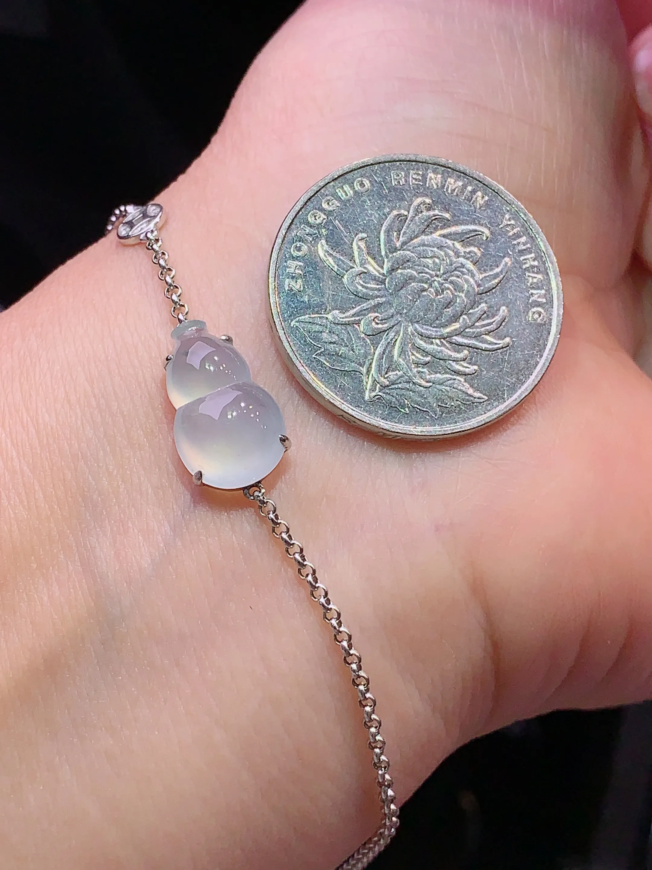 18k金镶嵌冰种葫芦手链 玉质细腻 色泽艳丽 水润亮眼  裸石尺寸13.8*8.6*5