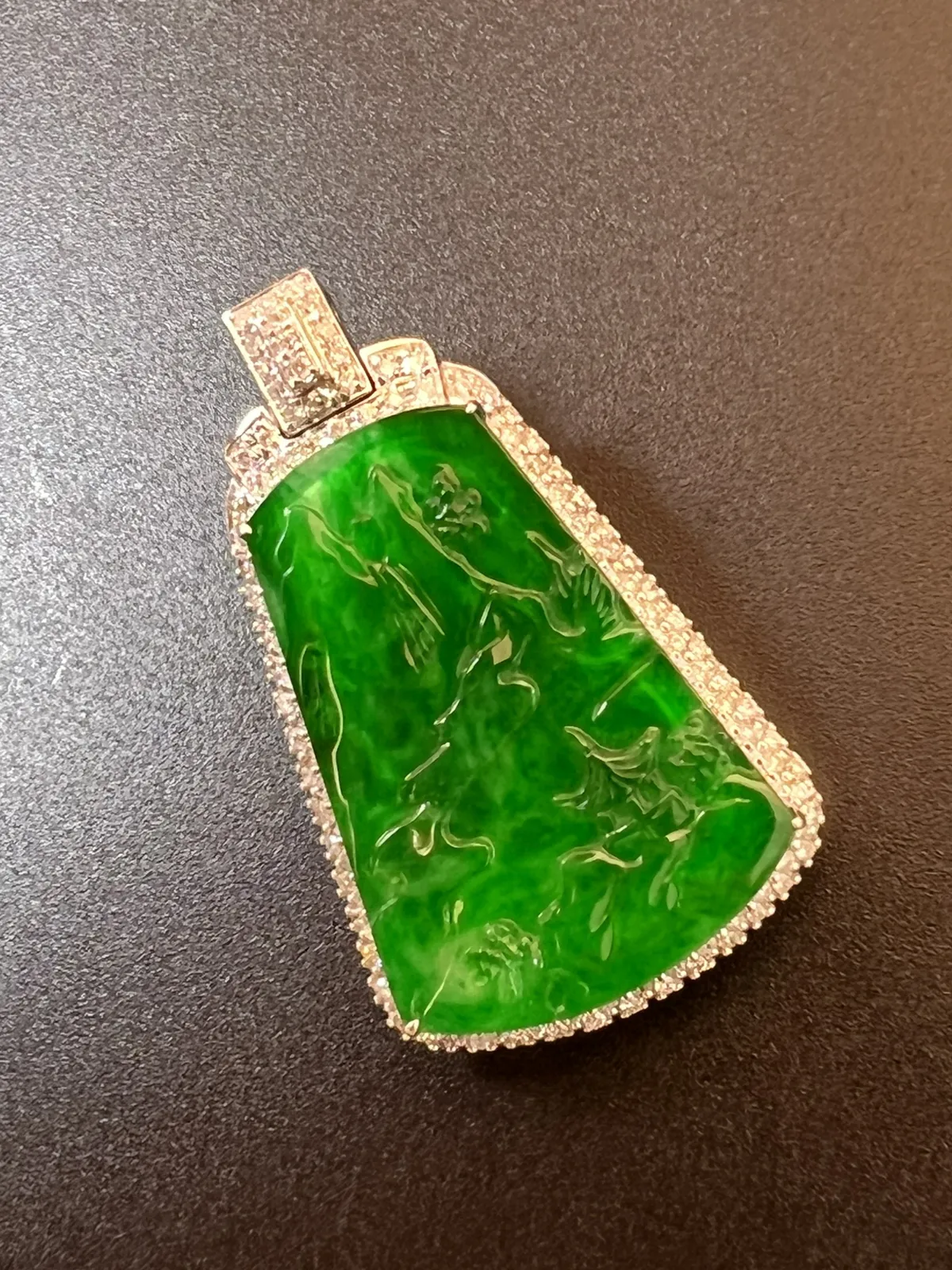 满绿山水牌整体尺寸37.6*22.9*9.2 祼石尺寸28.2*19.8*1.8