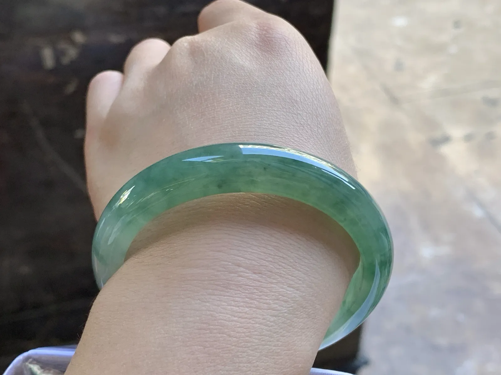 55-12-7.8

油青飘花手镯^_^冰透起光