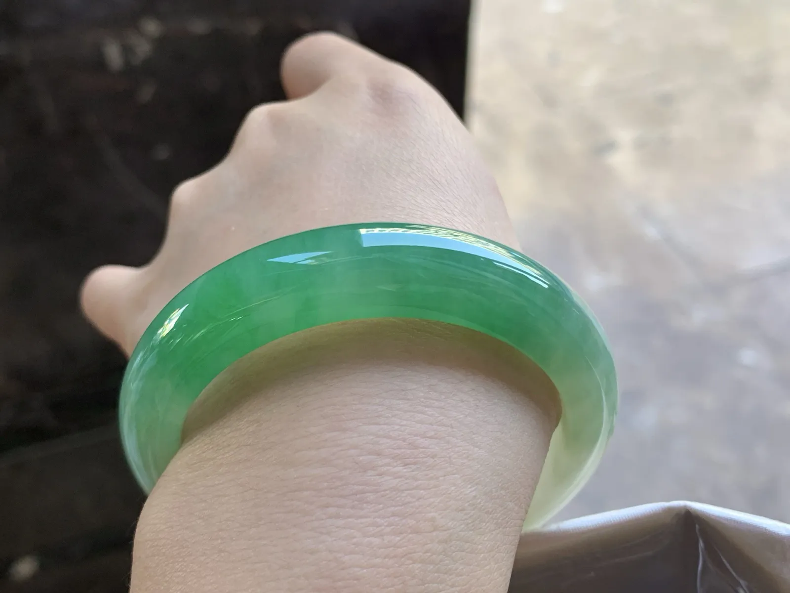 55-12.8-8.9

阳绿色手镯^_^颜色鲜艳 种水足