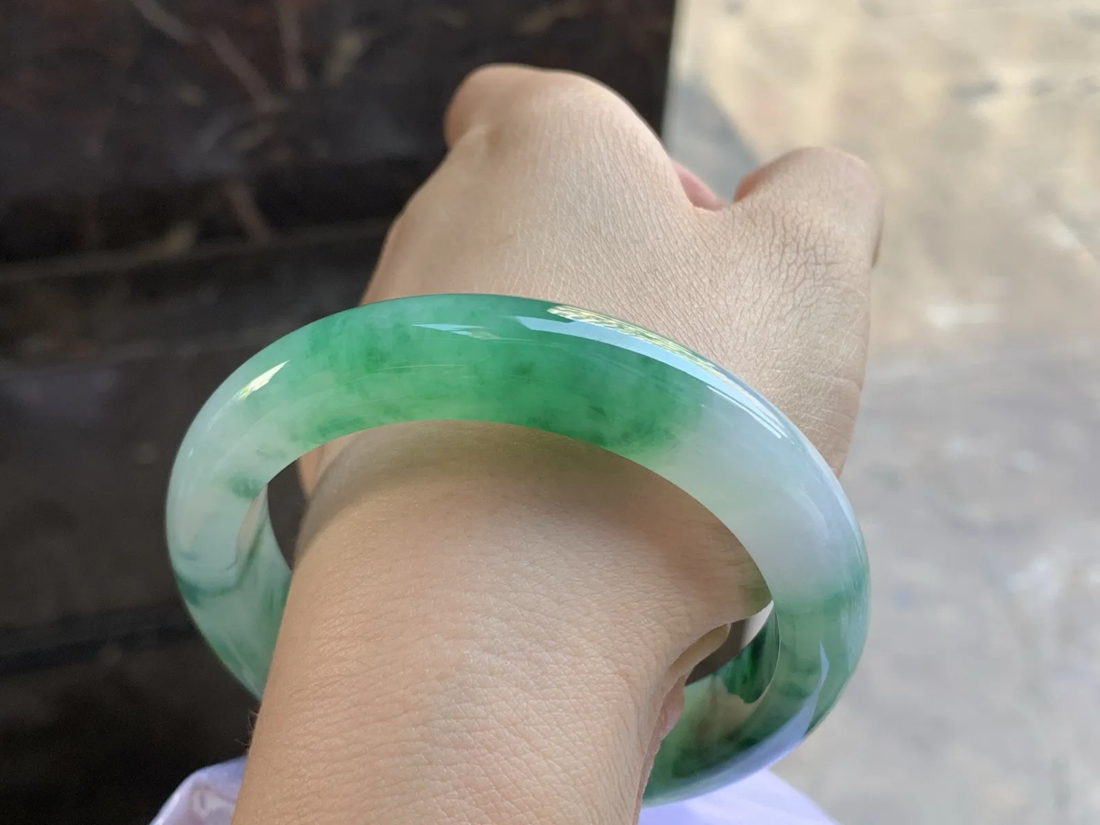 55.5-12.1-9

阳绿色手镯^_^色阳 玉质温润