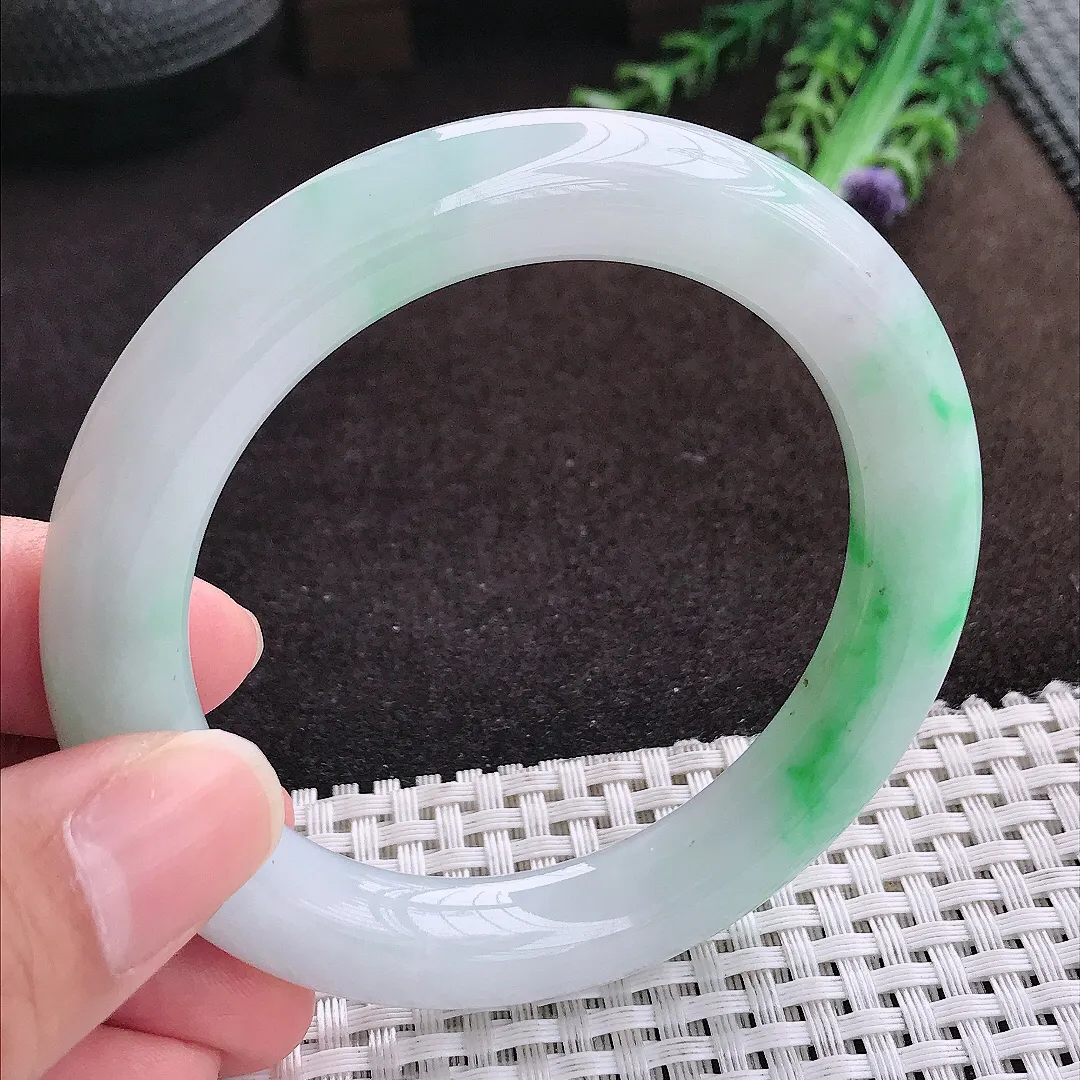 自然光55.5/10.5/10.7老坑精美温润飘阳绿圆条手镯翡翠玉镯手环