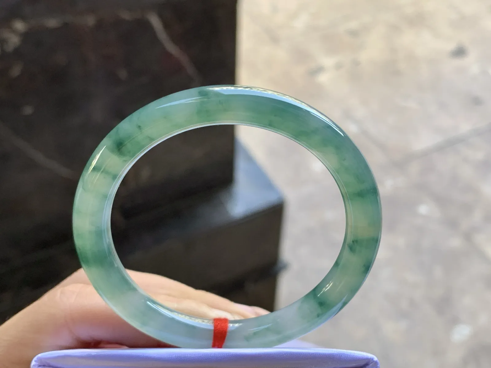 51.5-8

冰蓝花圆条手镯^_^飘花浓郁