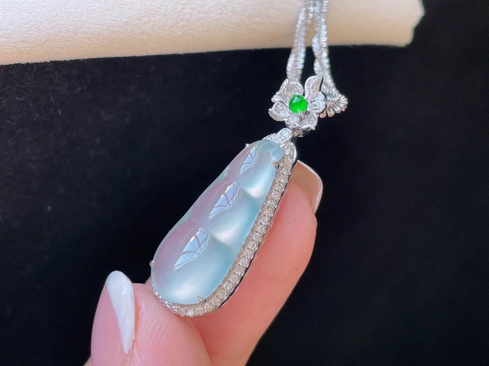 18K 冰种·福豆

整33.2-10.7-8
裸22-9.1-3.6