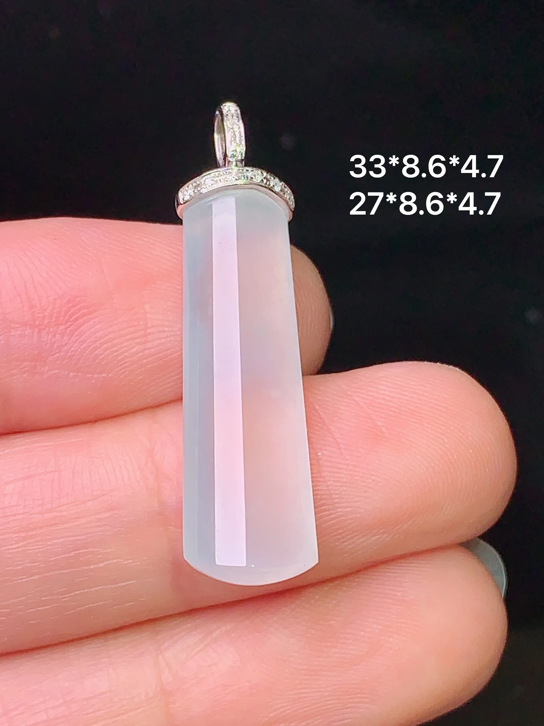 18k金钻镶嵌冰种玉柱吊坠 玉质细腻 水润亮眼  整体尺寸33*8.6*4.7