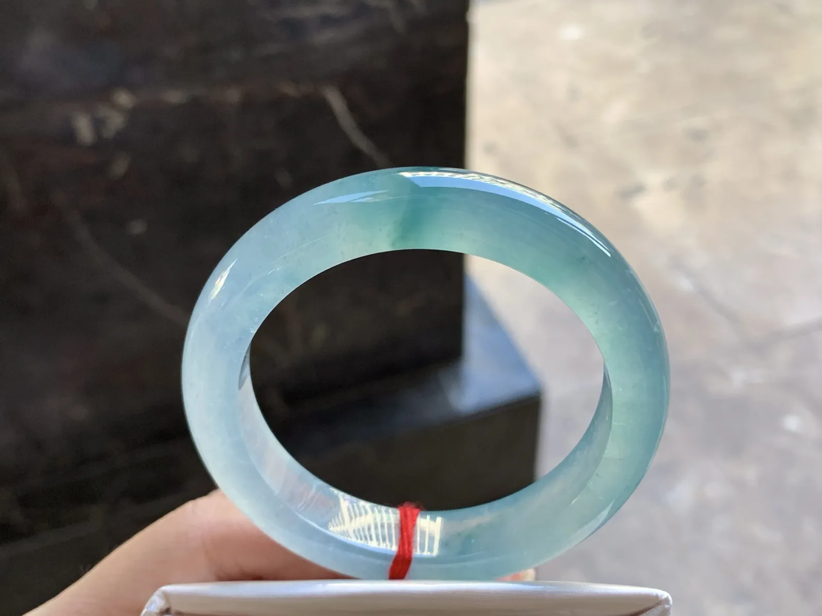 54-12.2-8

冰蓝花手镯^_^荧光十足 透亮