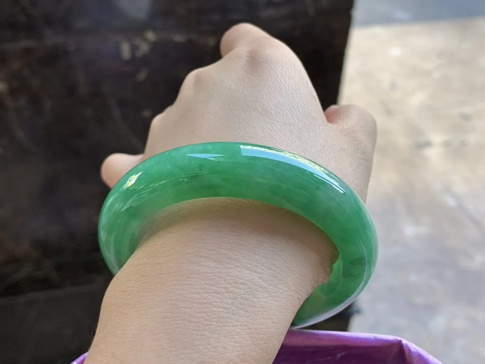 55-12.9-9.1

浓绿色手颜色鲜艳 玉质温润