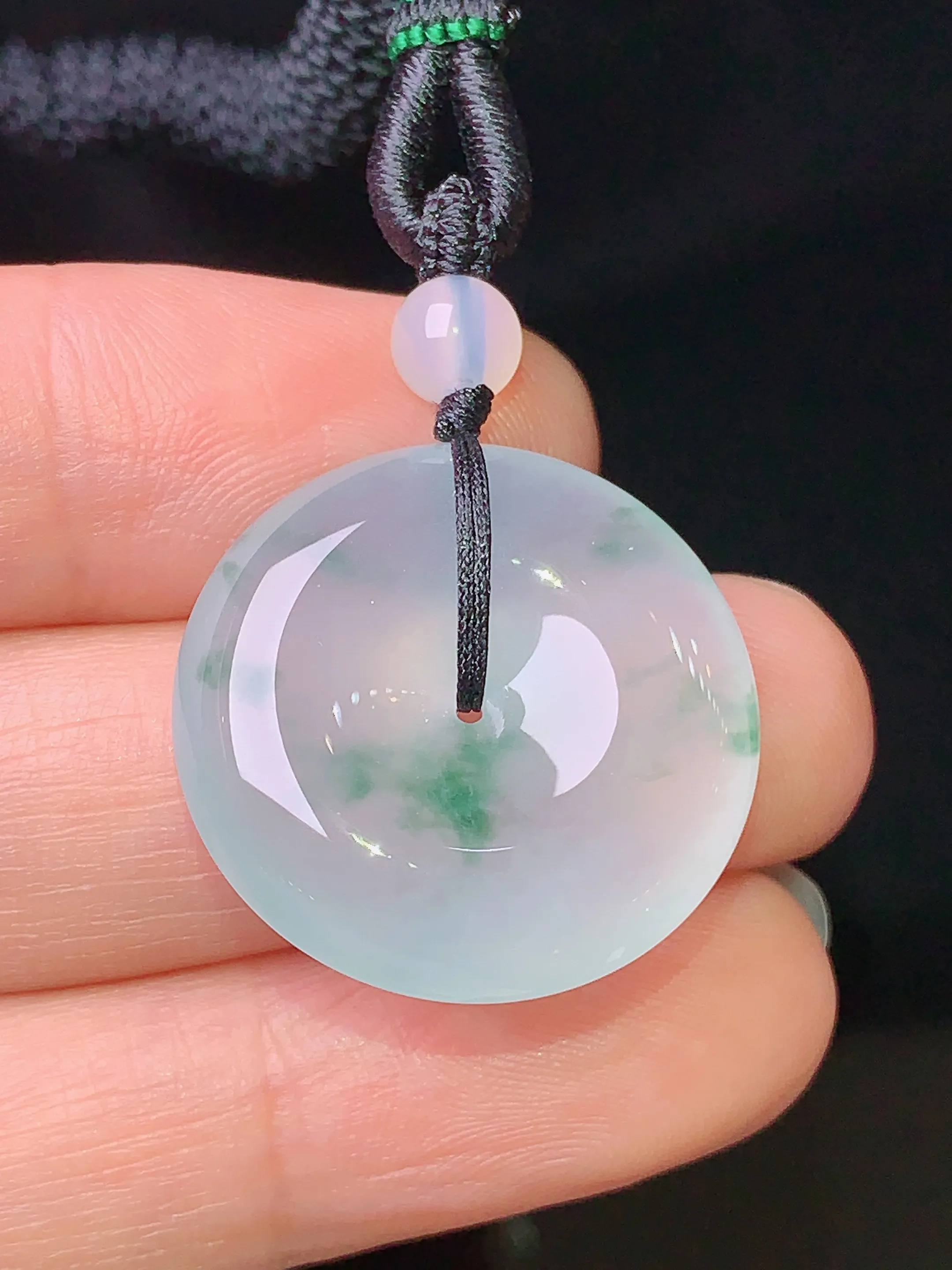 冰种平安扣吊坠 玉质细腻 色泽艳丽 水润亮眼  整体尺寸22.5*6.3