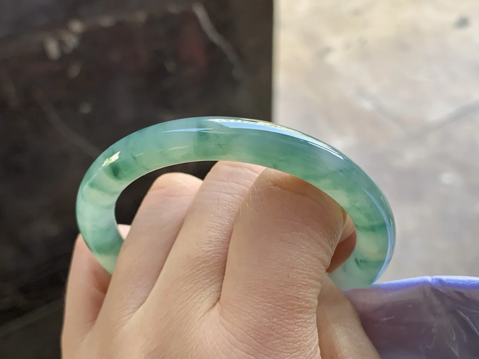 51.5-8

冰蓝花圆条手镯^_^飘花浓郁