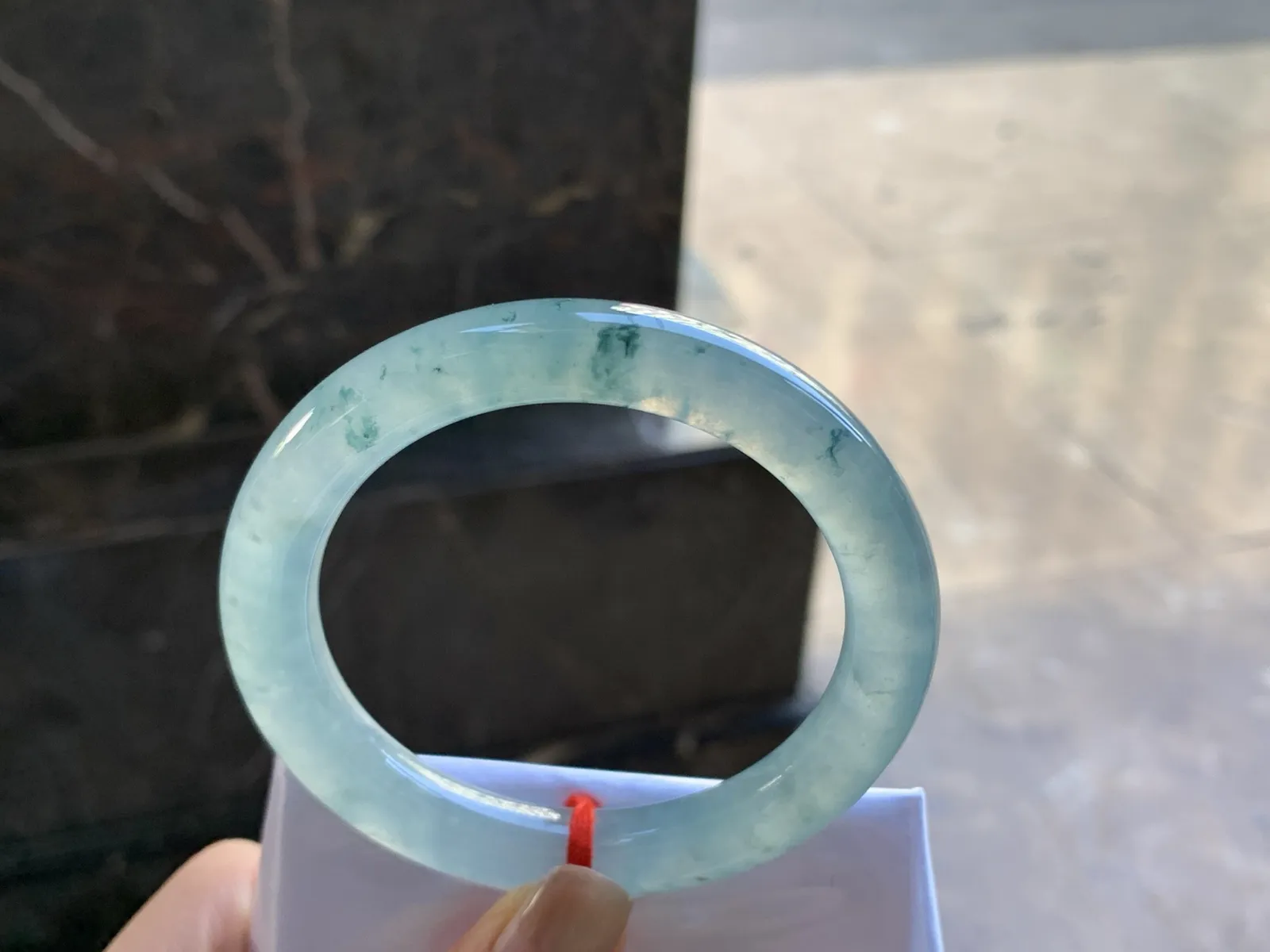 55-9.7

冰蓝花圆条手镯^_^透亮 飘花灵韵