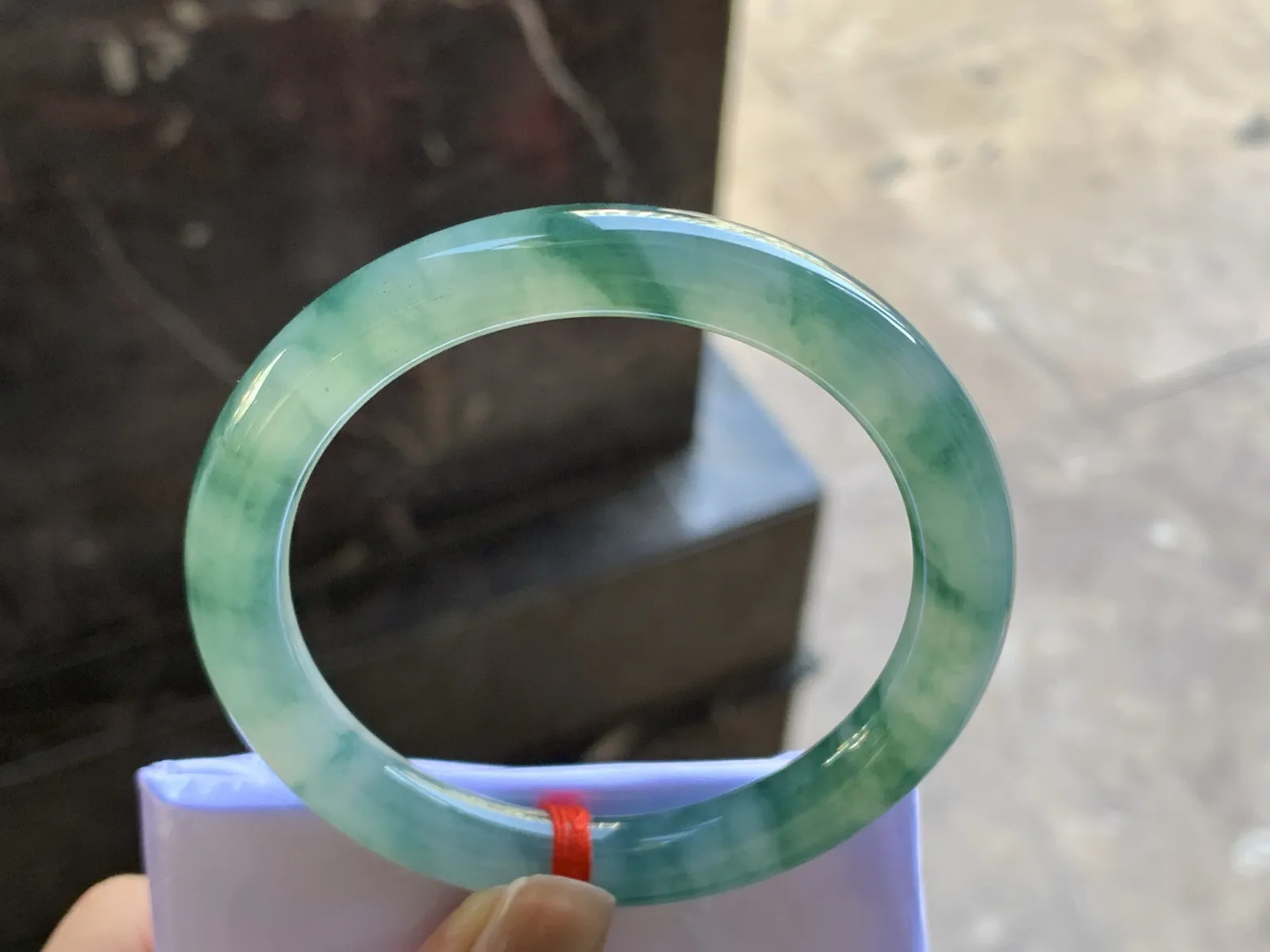 54.5-8.7

冰飘花圆条手镯^_^冰透 飘花浓郁