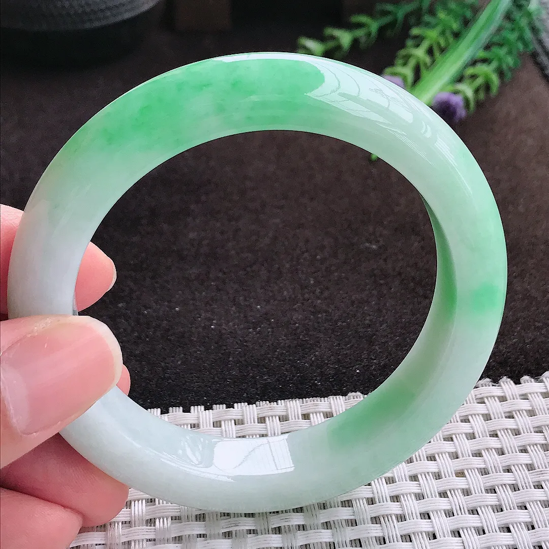 自然光57.8/12.6/9.5老坑精美冰润飘阳绿手镯宽边翡翠玉镯手环