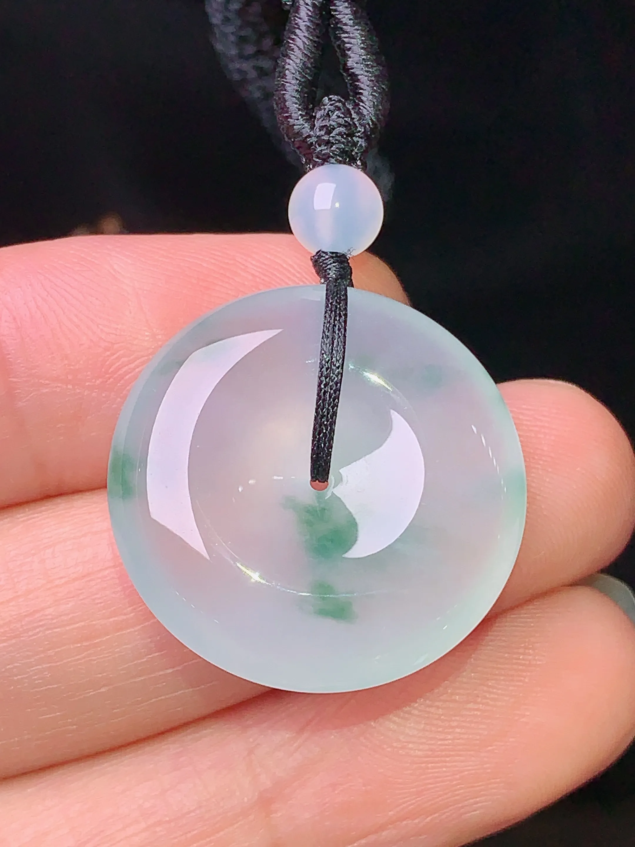 冰种平安扣吊坠 玉质细腻 色泽艳丽 水润亮眼  整体尺寸22.5*6.3