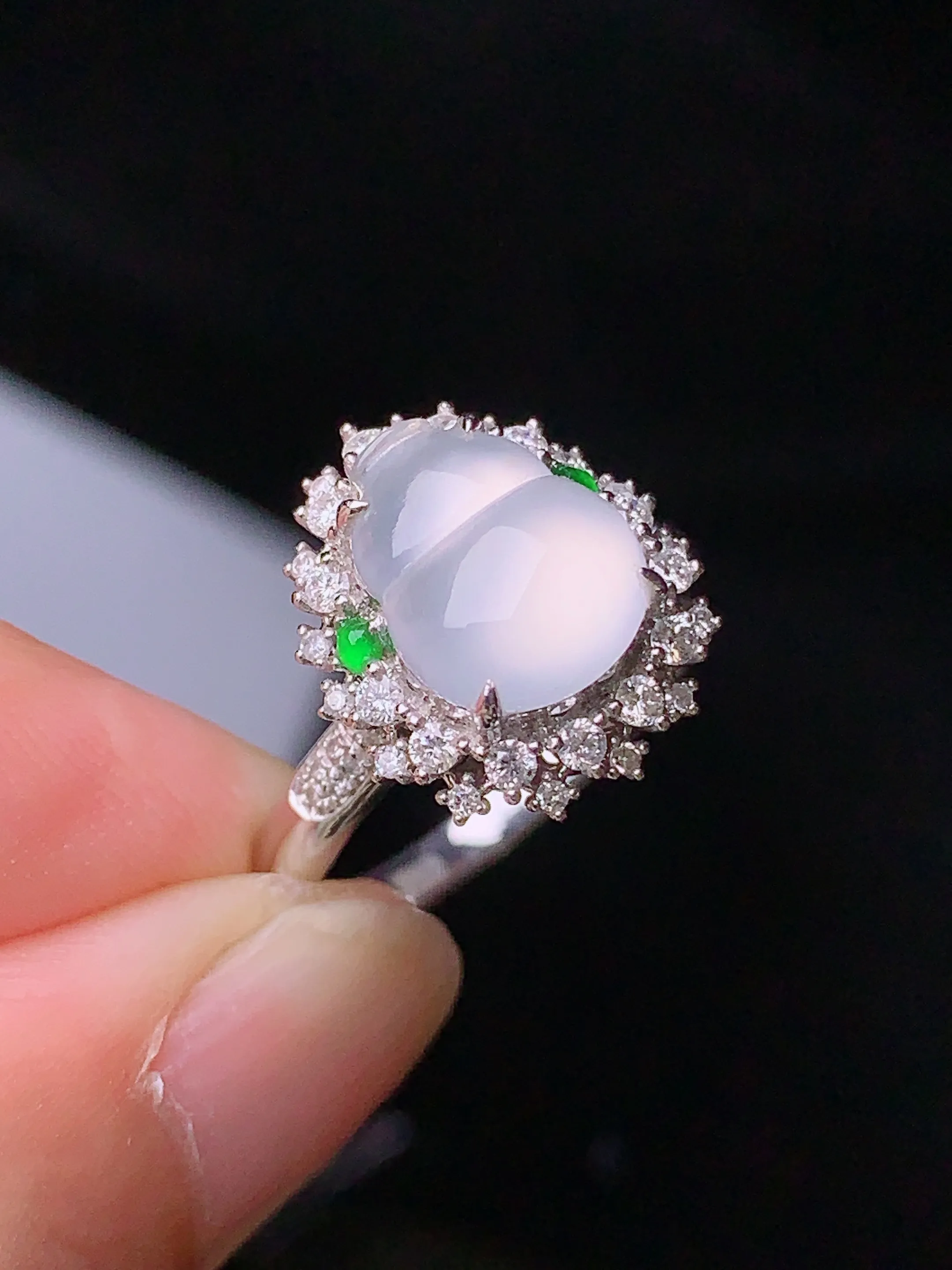 18k金钻镶嵌冰种葫芦戒指 玉质细腻 水润亮眼  圈口14.5 整体尺寸14.5*12.5*9.8