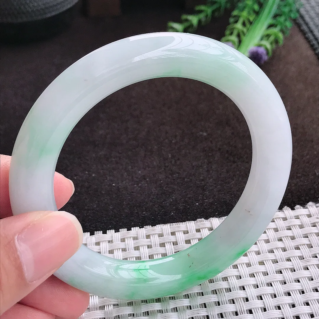 自然光55.5/10.5/10.7老坑精美温润飘阳绿圆条手镯翡翠玉镯手环