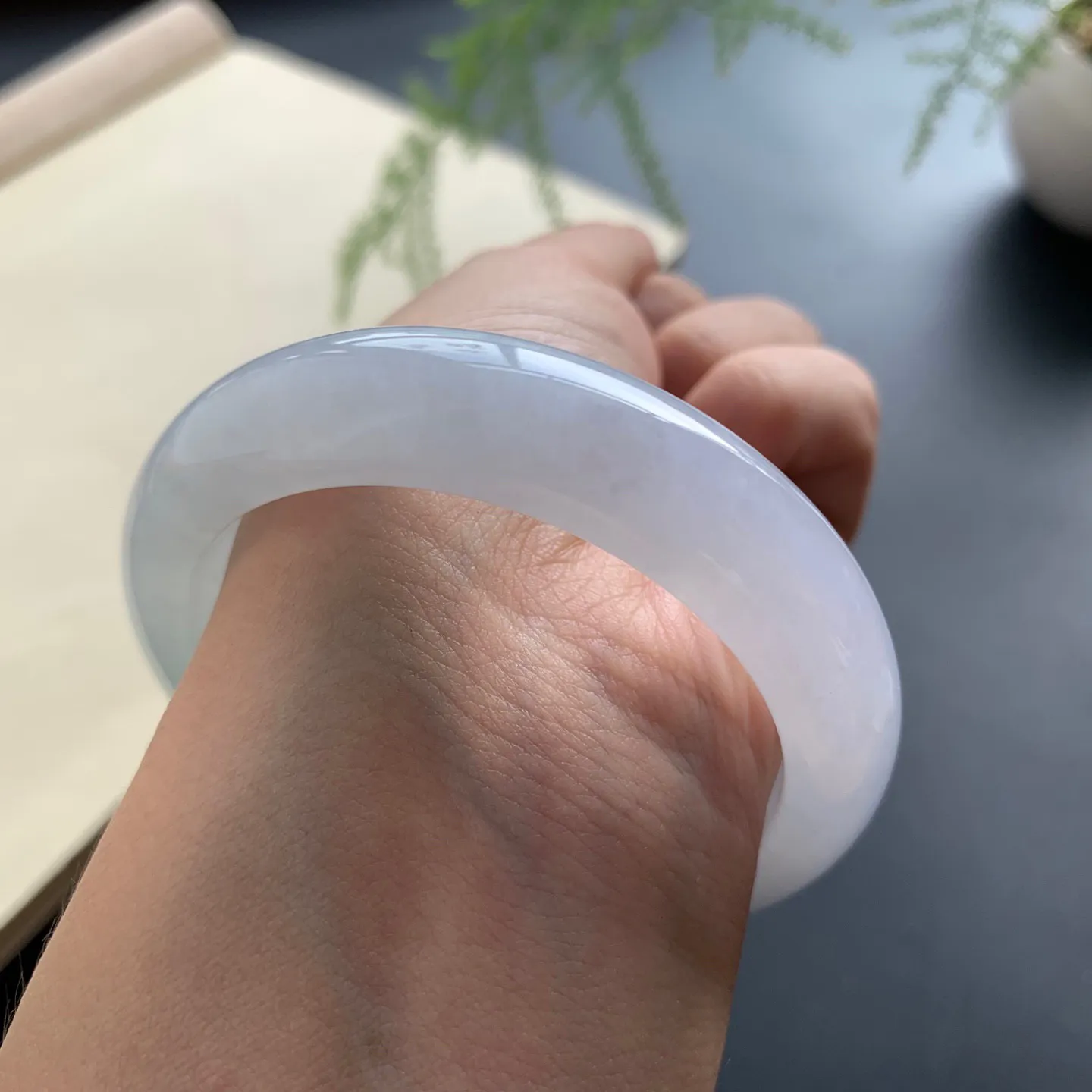 52.5圈口冰种正圈手镯 尺寸：52.5-12.8-8.5，无纹裂，白净光滑，水润起胶