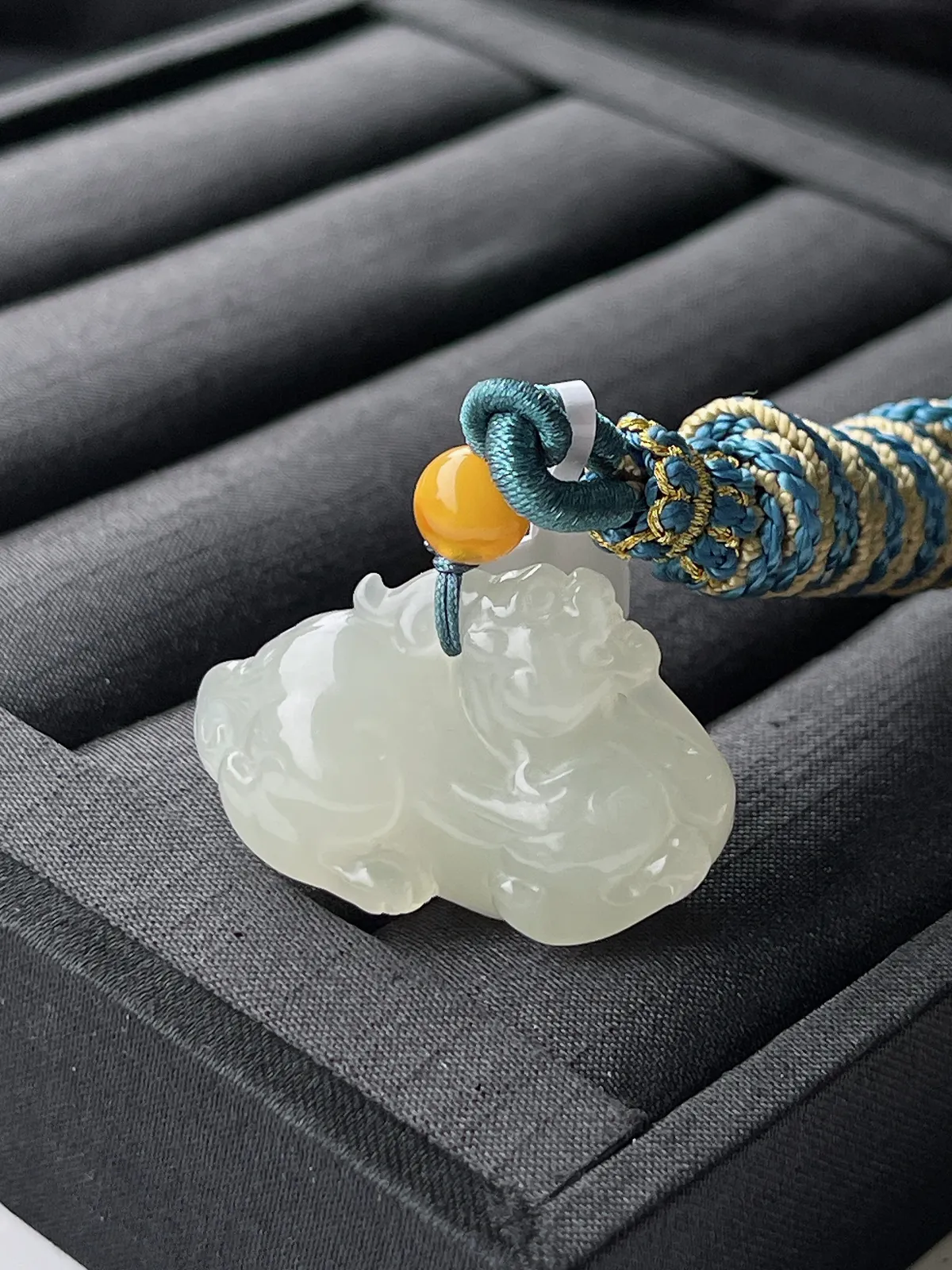 和田玉晴水貔貅挂件