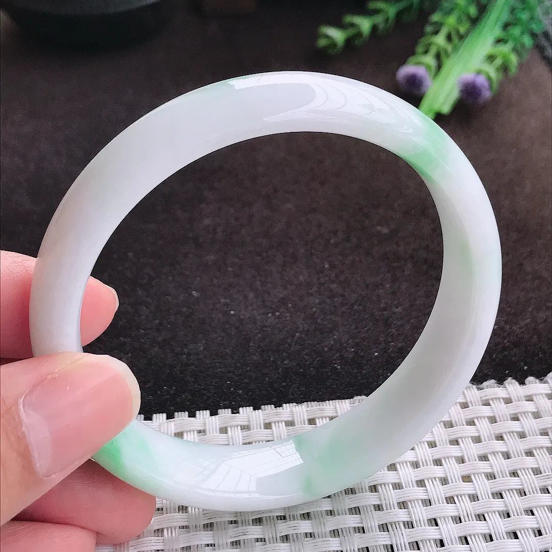 自然光60/14.2/7.2老坑秀气温润飘绿手镯宽边翡翠玉镯手环