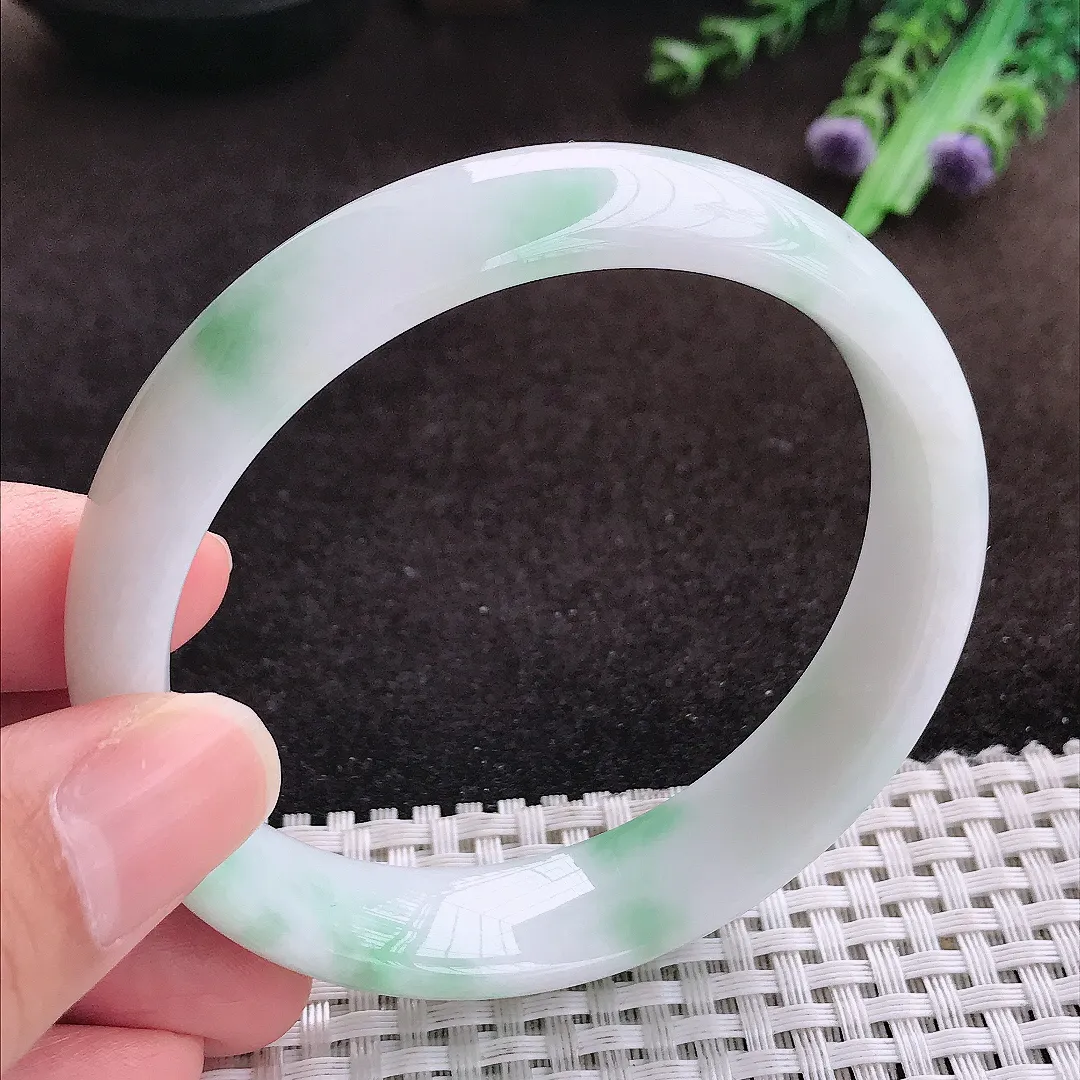 自然光60/14.2/7.2老坑秀气温润飘绿手镯宽边翡翠玉镯手环