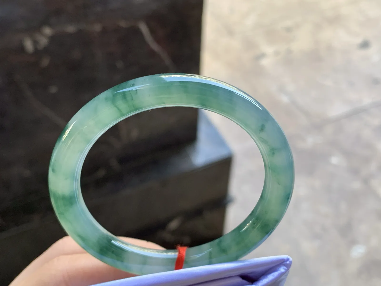 54.5-8.8

飘花圆条手镯^_^玉质温润