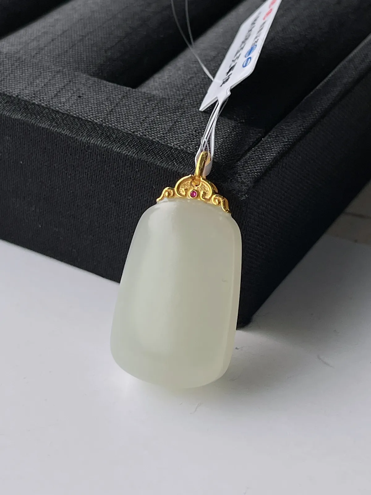 18K豪镶和田玉白玉无事牌吊坠