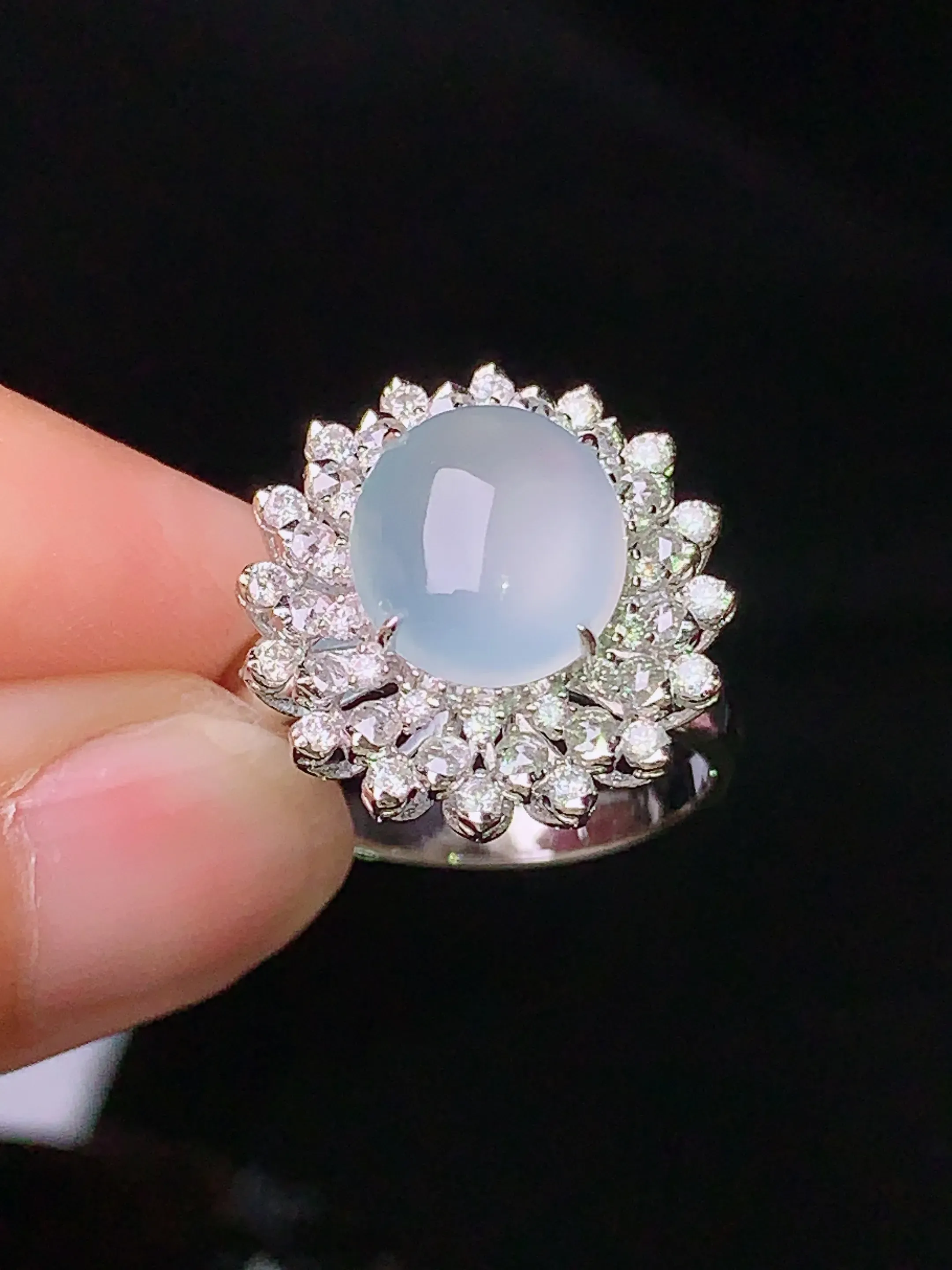 18k金钻镶嵌冰种蛋面戒指 玉质细腻 水润亮眼  圈口13 整体尺寸17.3*11.7