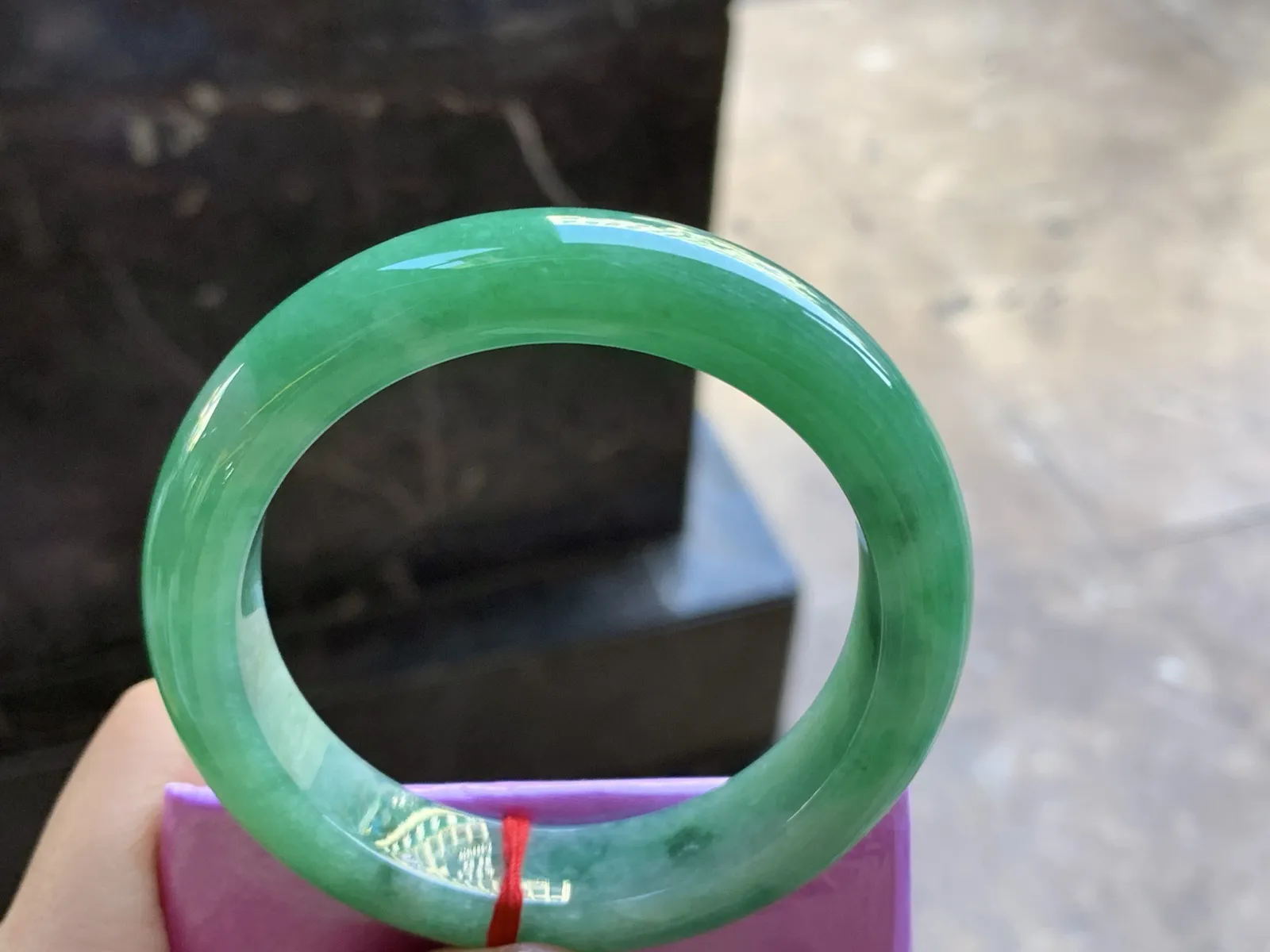 55-12.9-9.1

浓绿色手颜色鲜艳 玉质温润