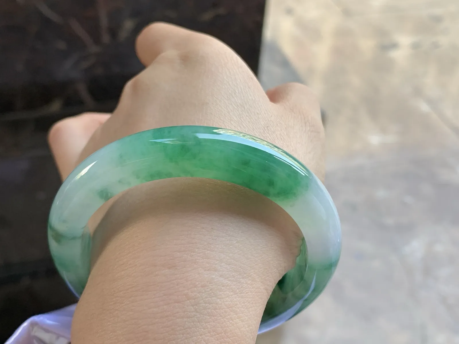 55.5-12.1-9

阳绿色手镯^_^色阳 玉质温润