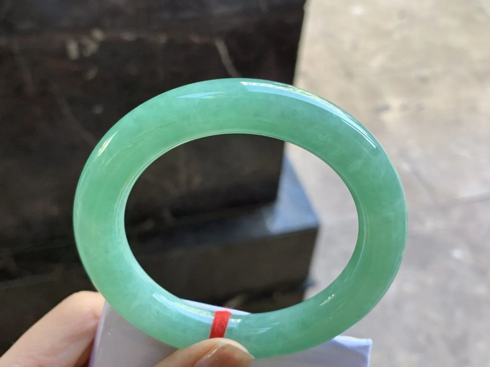 57-11.7

阳绿色圆条手镯^_^色阳 玉质温润