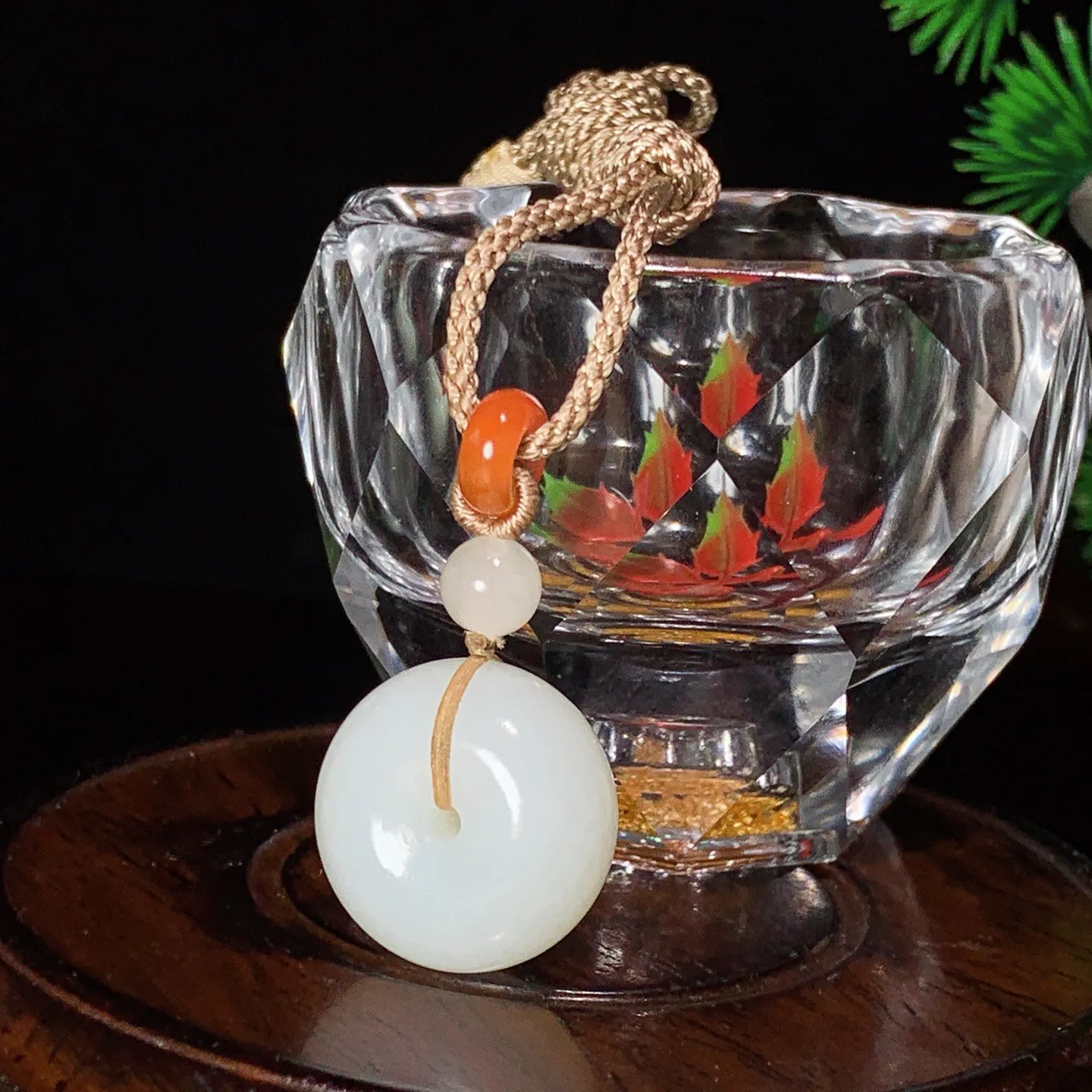 新疆和田玉羊脂白平安扣挂件。尺寸22/12！白度一级。无裂无杂 玉质细腻油润 底色纯净 脂粉好，品质