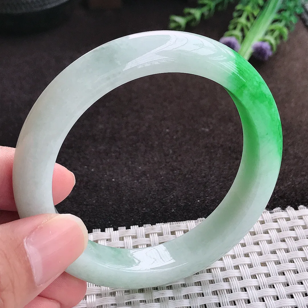 自然光56.5/12.3/9老坑精美温润飘阳绿手镯宽边翡翠玉镯手环