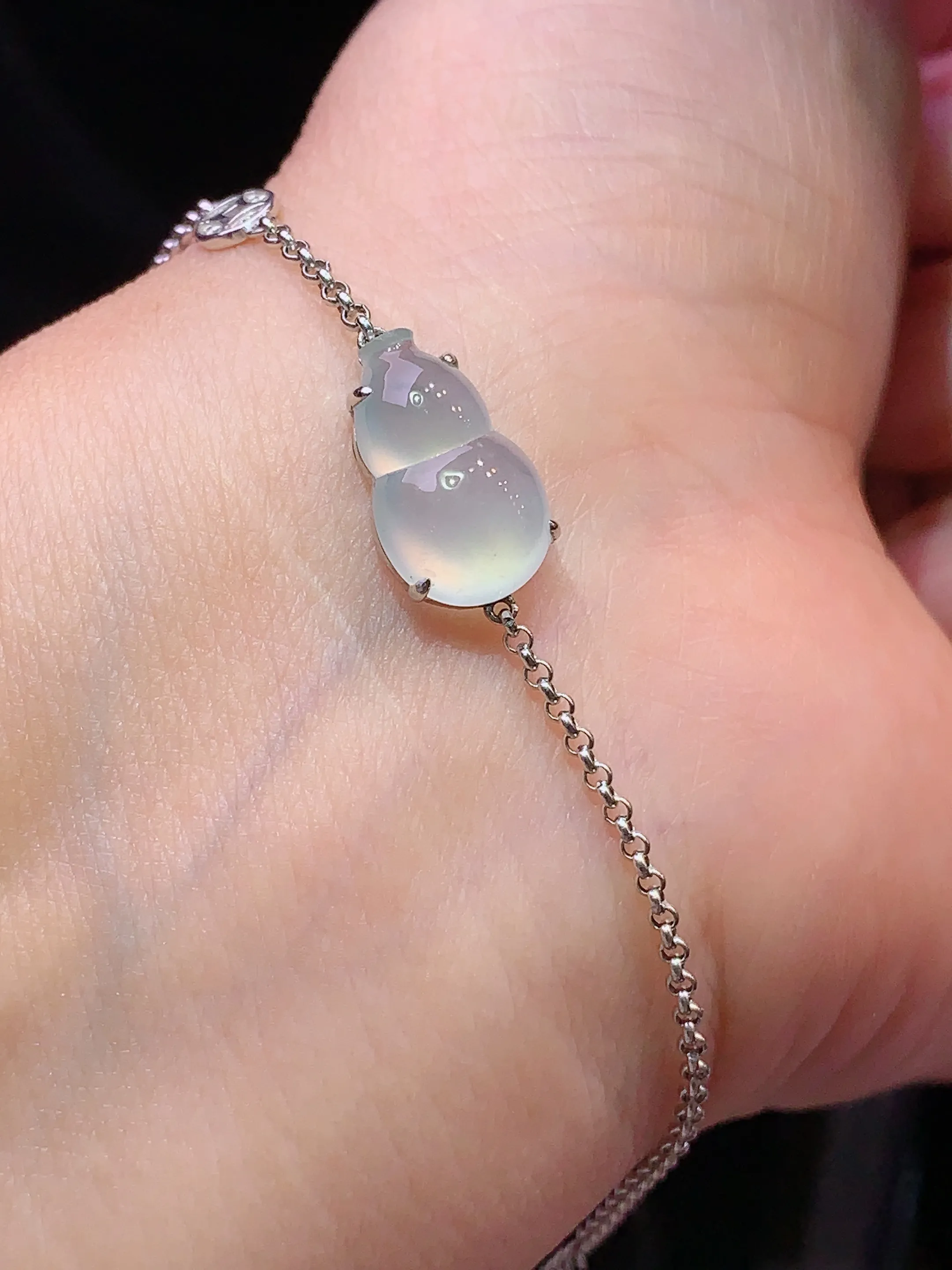 18k金镶嵌冰种葫芦手链 玉质细腻 色泽艳丽 水润亮眼  裸石尺寸13.8*8.6*5