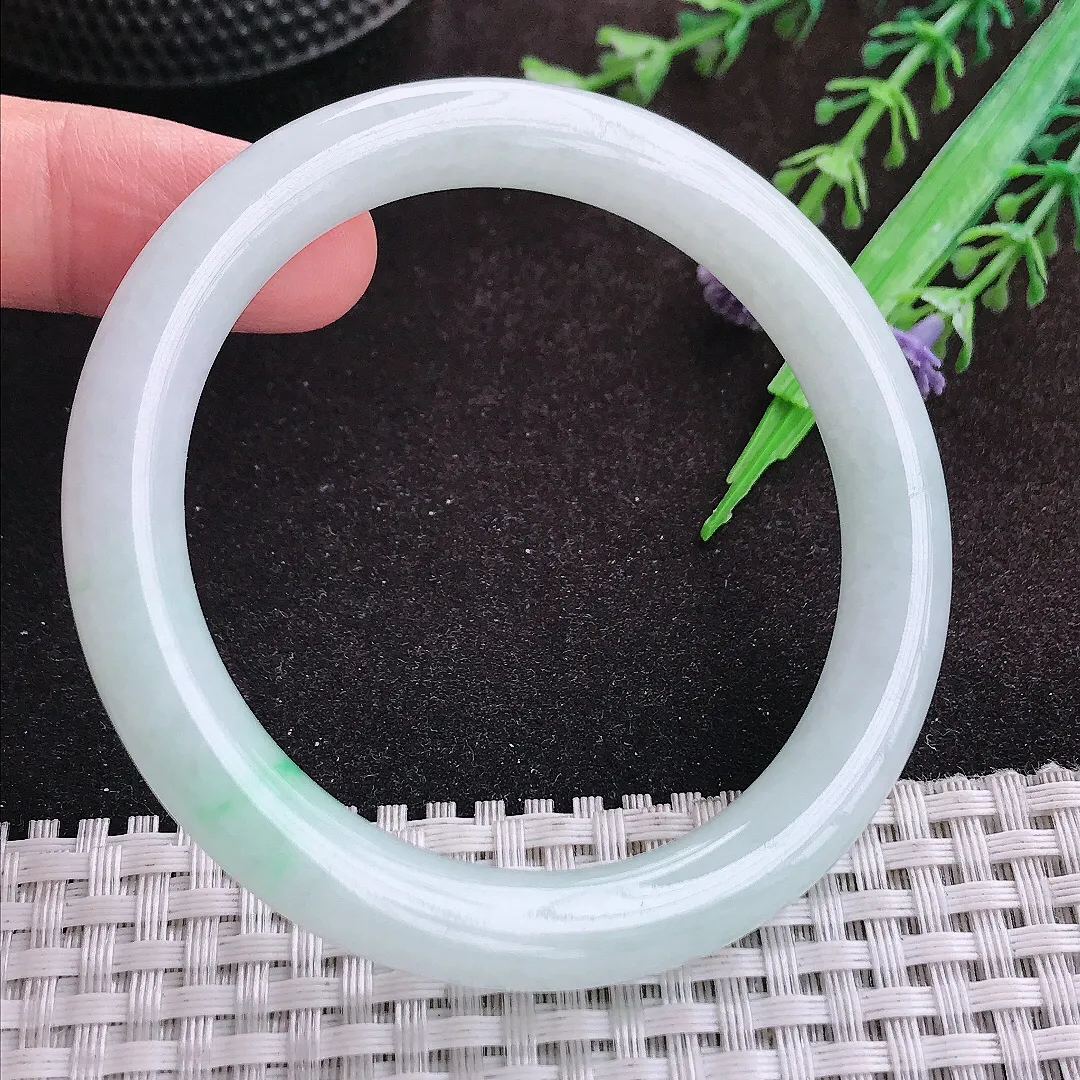 自然光55/8.9/8.6老坑秀气冰润飘绿圆条手镯翡翠玉镯手环