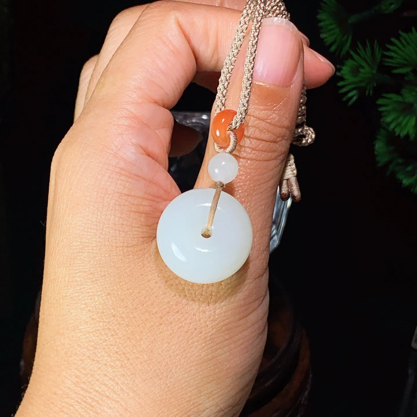 新疆和田玉羊脂白平安扣挂件。尺寸22/12！白度一级。无裂无杂 玉质细腻油润 底色纯净 脂粉好，品质好。lt251027