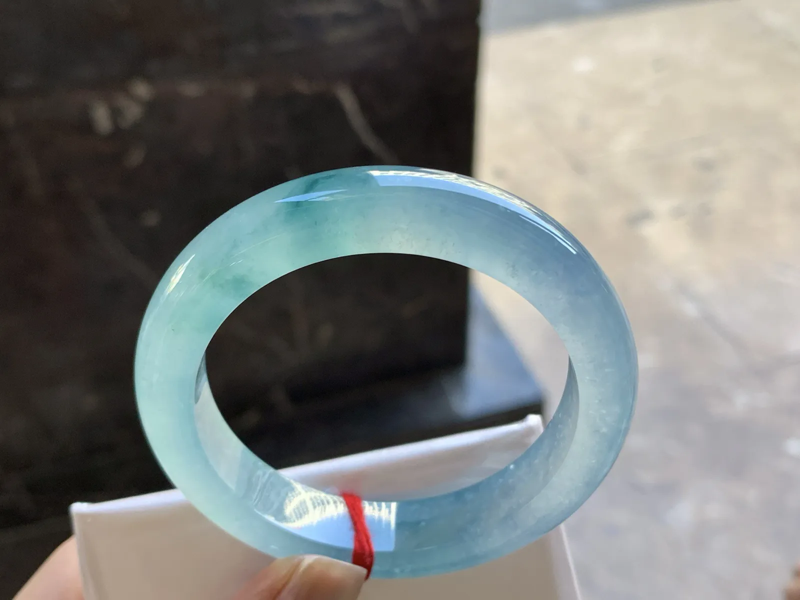 54-12.2-8

冰蓝花手镯^_^荧光十足 透亮