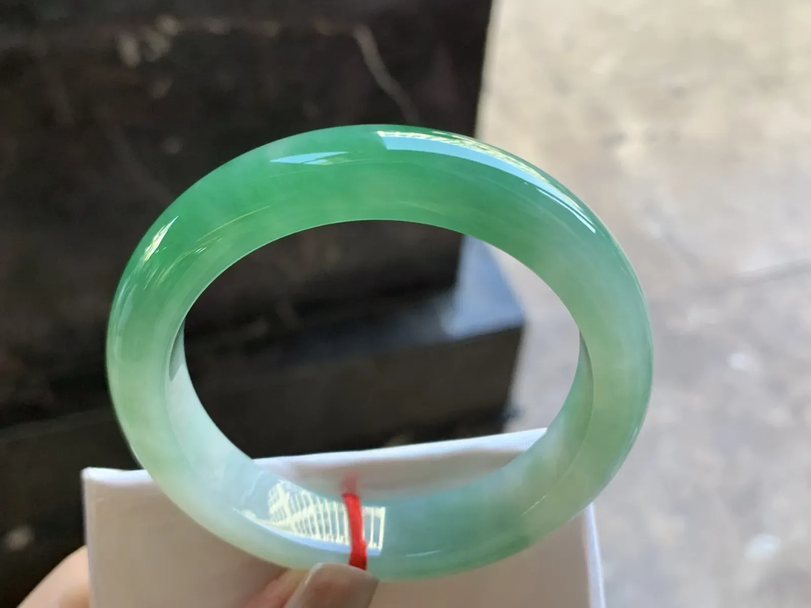 55-12.8-8.9

阳绿色手镯^_^颜色鲜艳 种水足