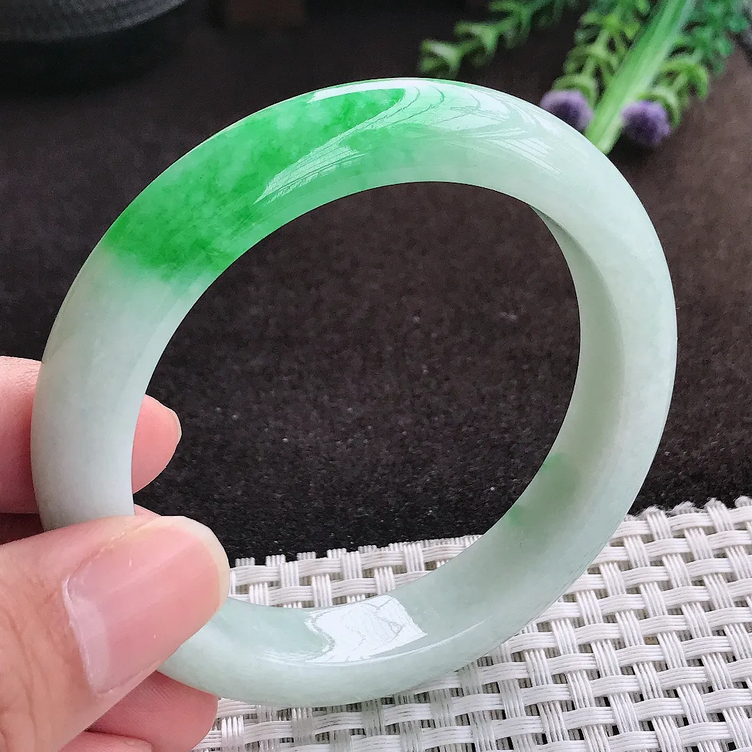 自然光56.5/12.3/9老坑精美温润飘阳绿手镯宽边翡翠玉镯手环